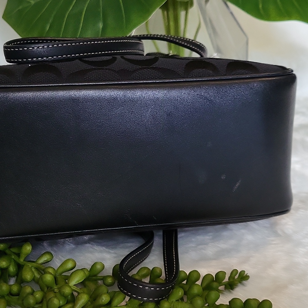 Authentic COACH mini lunch tote. - Picture 11 of 11